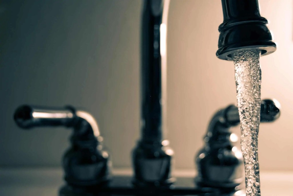 TAP WATER MAY BE CONTRIBUTING TO YOUR SKIN PROBLEMS